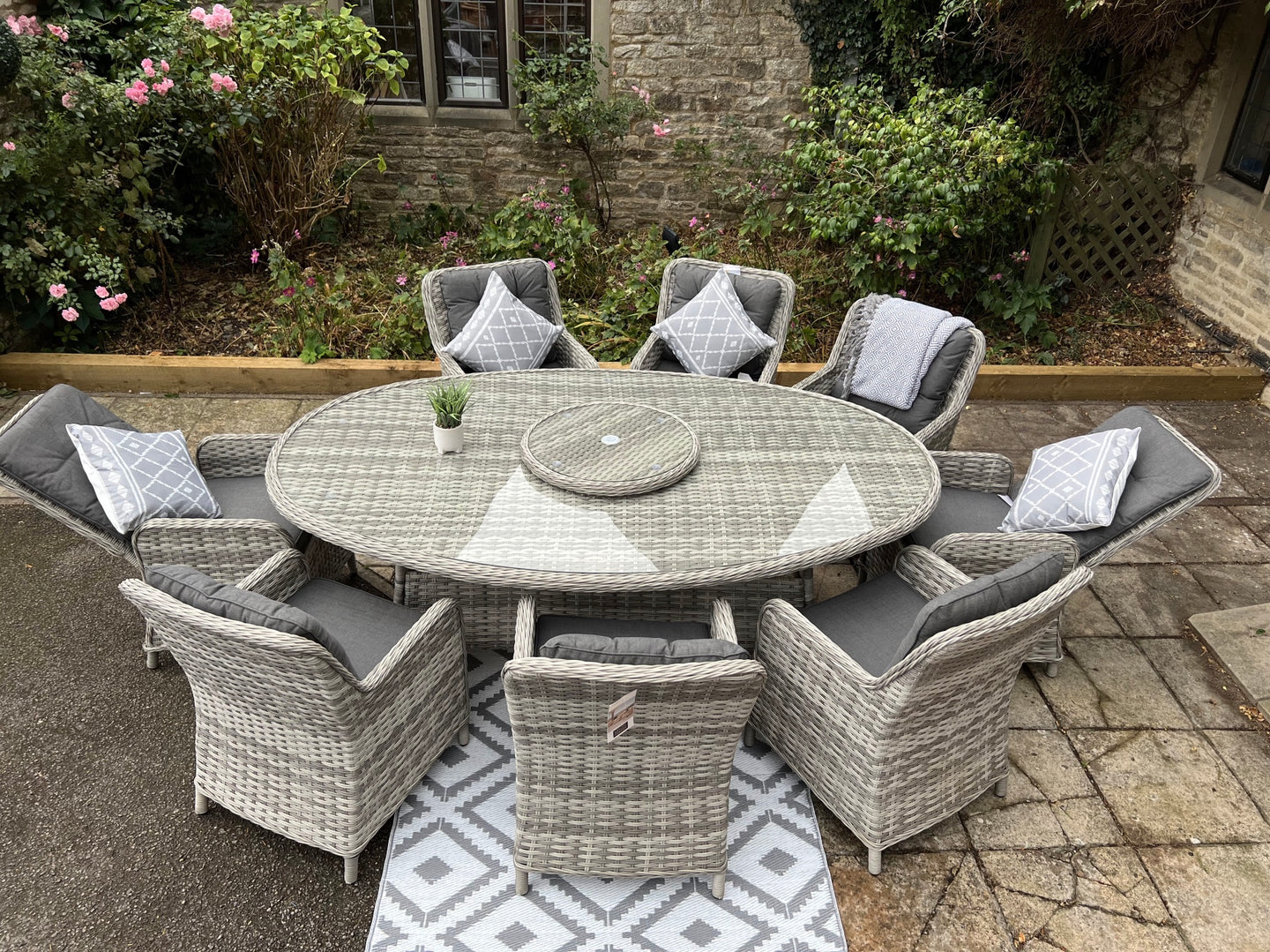 RATTAN GARDEN FURNITURE DINING TABLE OVAL WITH RECLINE CHAIRS